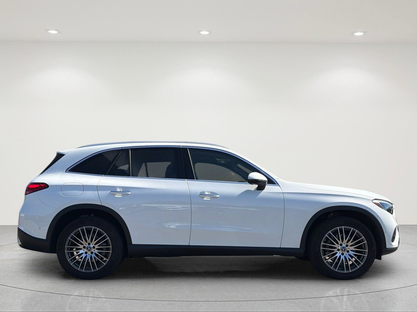 Used 2024 Mercedes-Benz GLC 300 4MATIC image 5