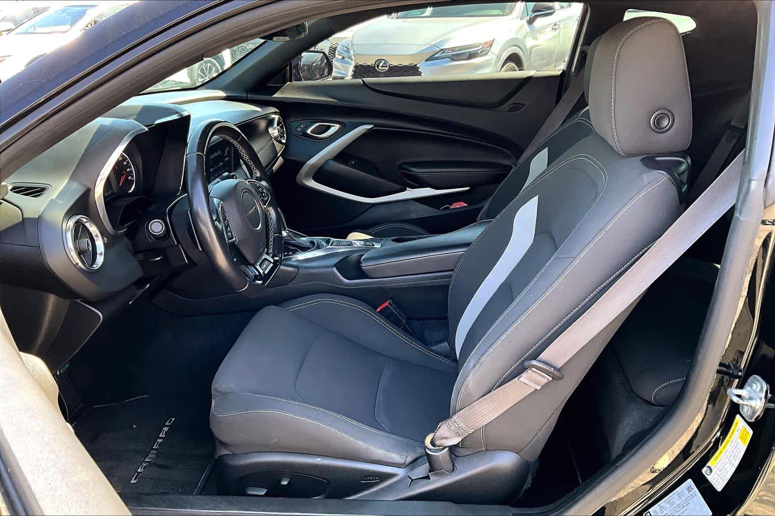 Used 2017 Chevrolet Camaro LT RWD image 7