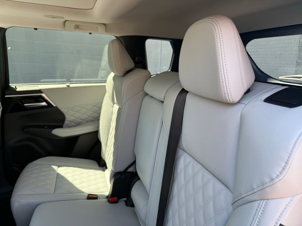 New 2025 Mitsubishi Outlander SEL image 24