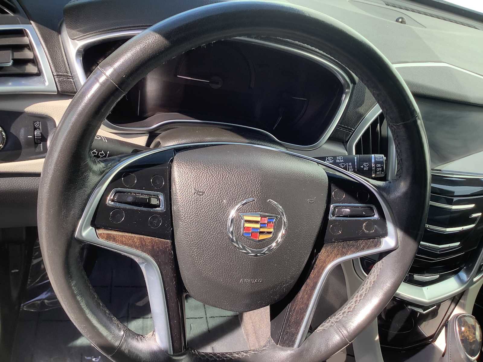 Used 2015 Cadillac SRX Luxury w/ Driver Awareness Package AWD/4WD image 15