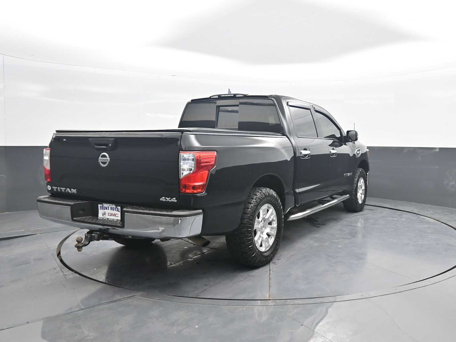 Used 2017 Nissan Titan SV AWD/4WD image 7