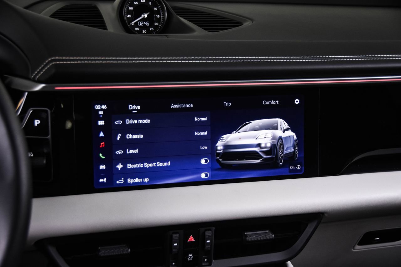 Certified 2025 Porsche Macan Electric image 18