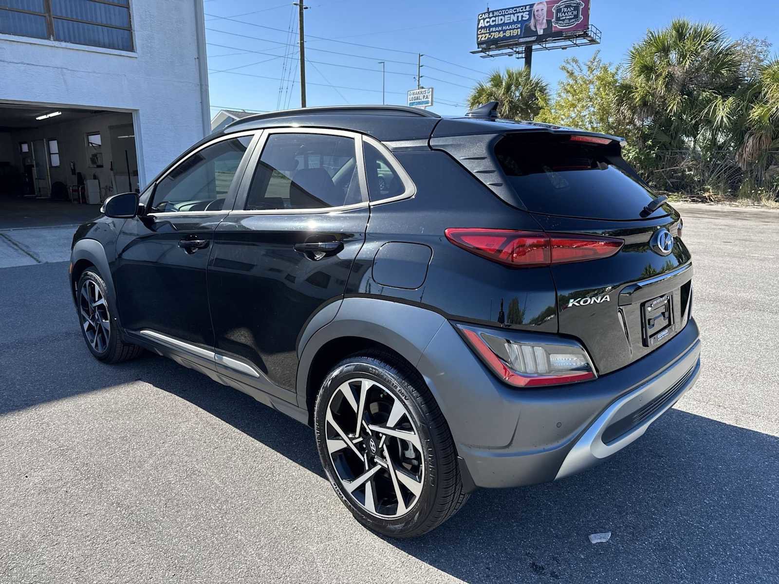 Used 2022 Hyundai Kona Limited image 4