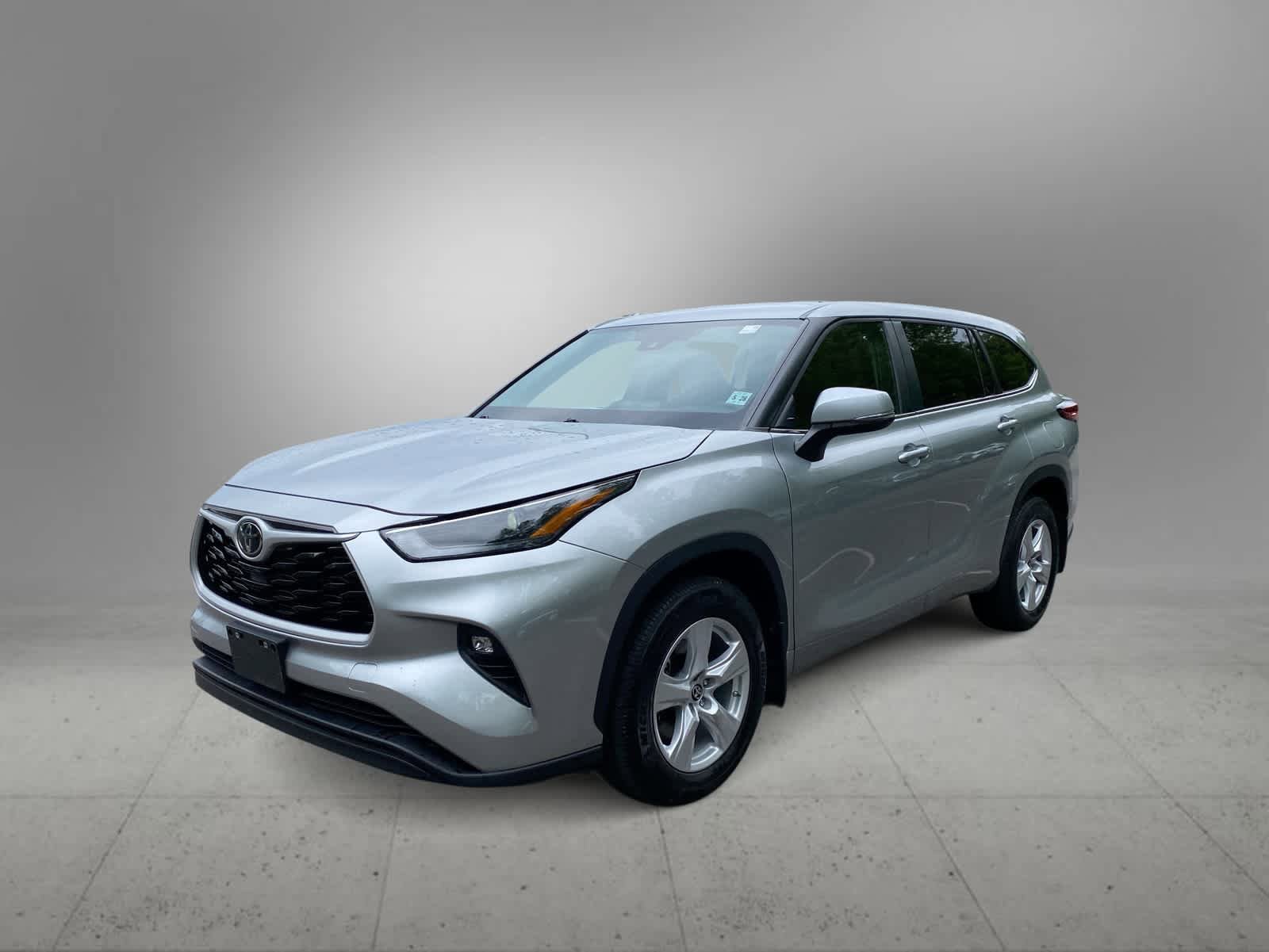 Used 2023 Toyota Highlander LE AWD/4WD image 1
