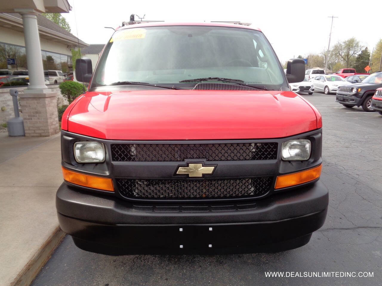 Used 2017 Chevrolet Express 2500 RWD image 28