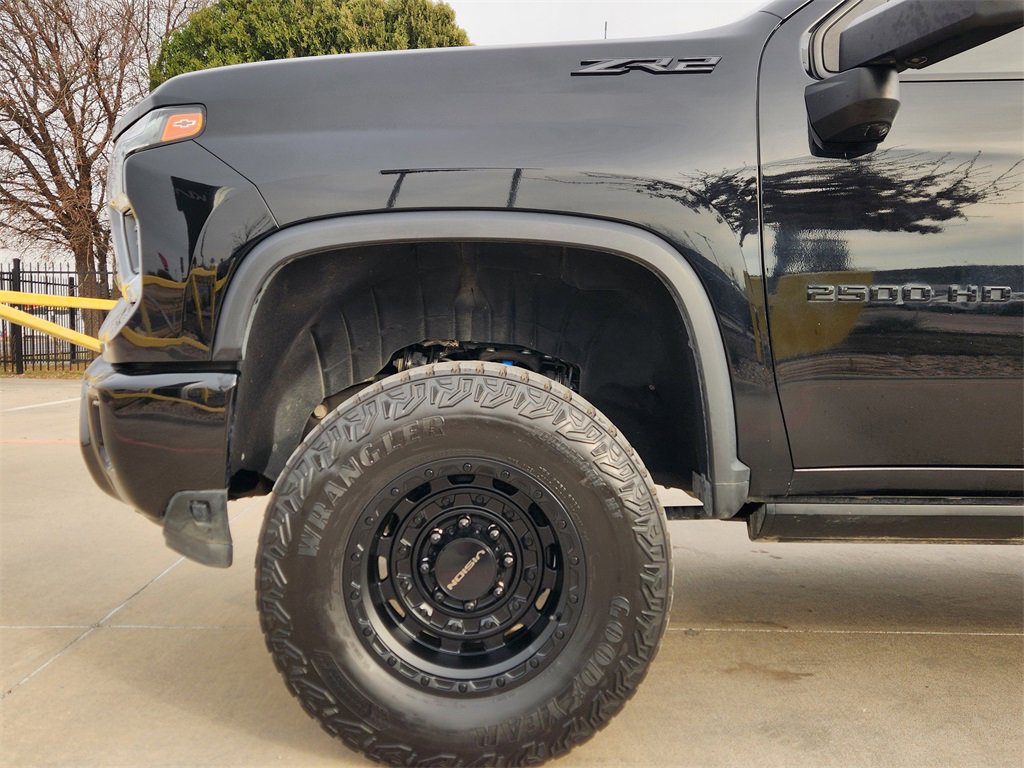 Used 2024 Chevrolet Silverado 2500 ZR2 w/ Technology Package image 9