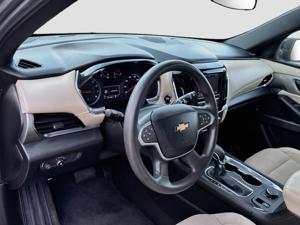 Used 2023 Chevrolet Traverse LS FWD image 9