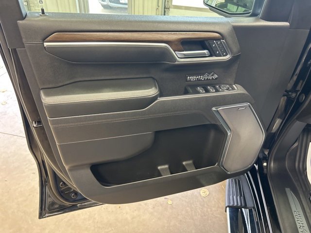 Used 2025 Chevrolet Silverado 1500 High Country w/ Technology Package image 14