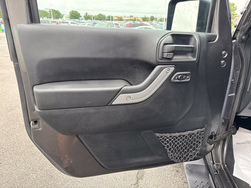 Used 2016 Jeep Wrangler Unlimited Sahara w/ Dual Top Group AWD/4WD image 22