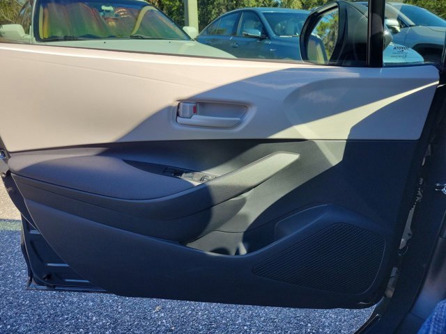 Used 2025 Toyota Corolla LE image 34