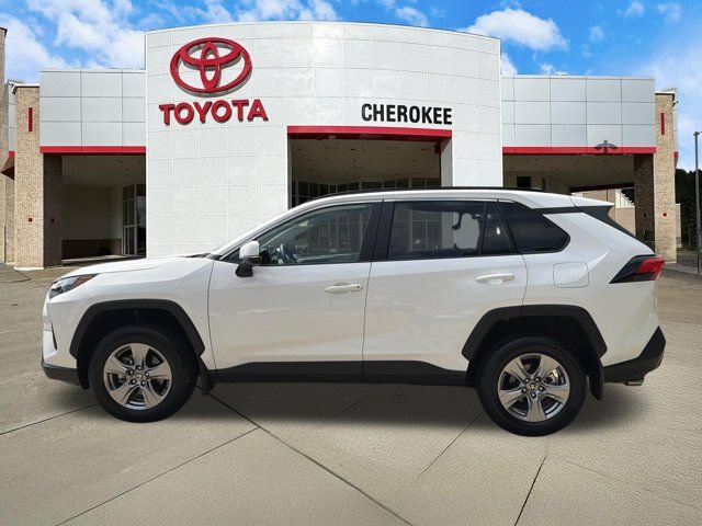 Used 2024 Toyota RAV4 XLE FWD image 8