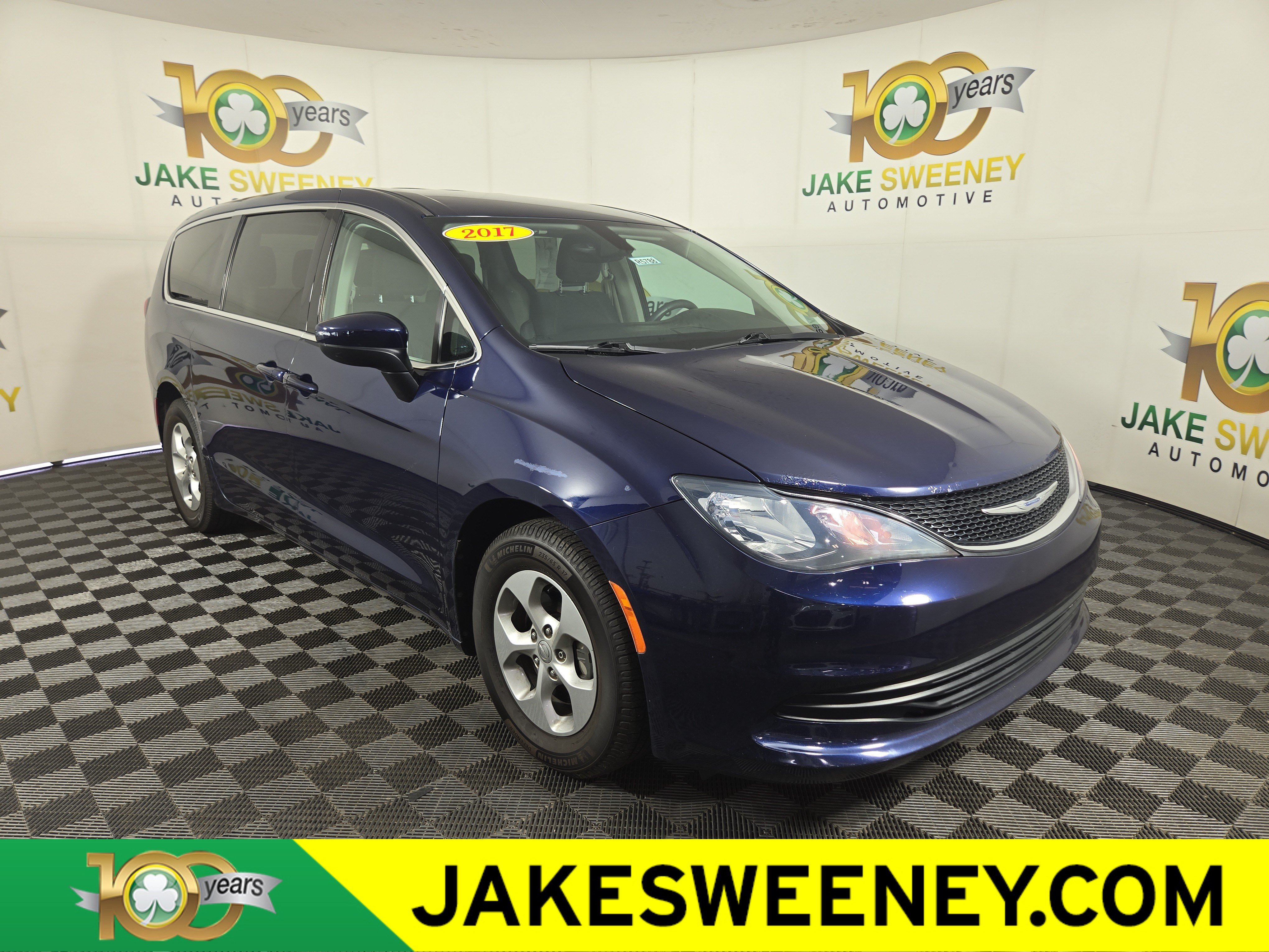 Used 2017 Chrysler Pacifica LX w/ Tire & Wheel Group FWD image 1