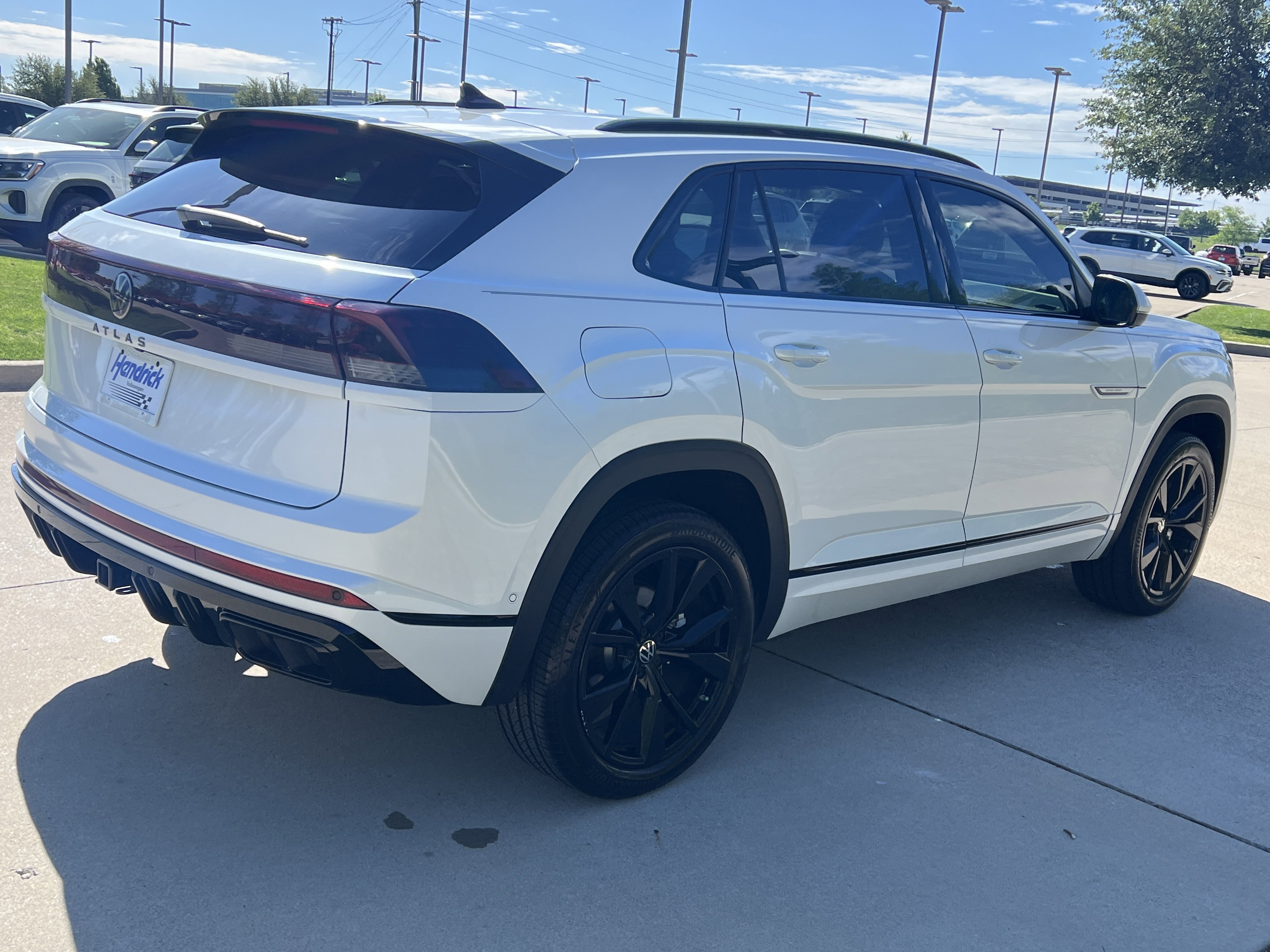 Used 2025 Volkswagen Atlas Cross Sport SEL Premium R-Line image 10