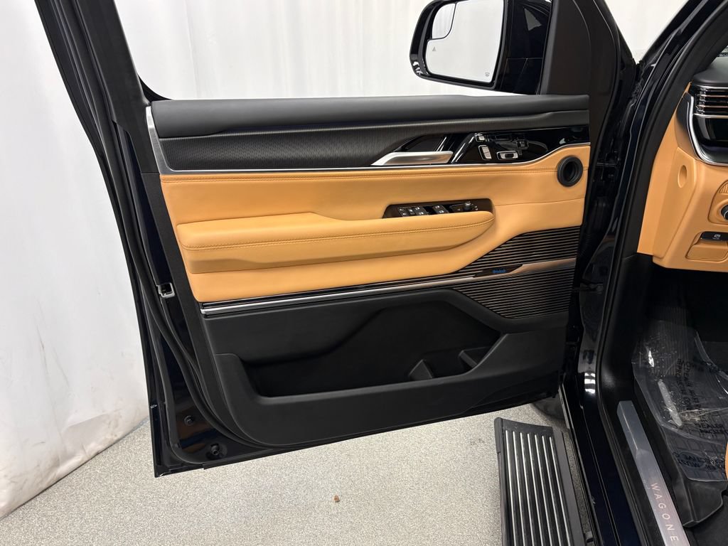 Certified 2025 Jeep Grand Wagoneer Series III w/ Rear Seat Video Group 1 AWD/4WD image 44