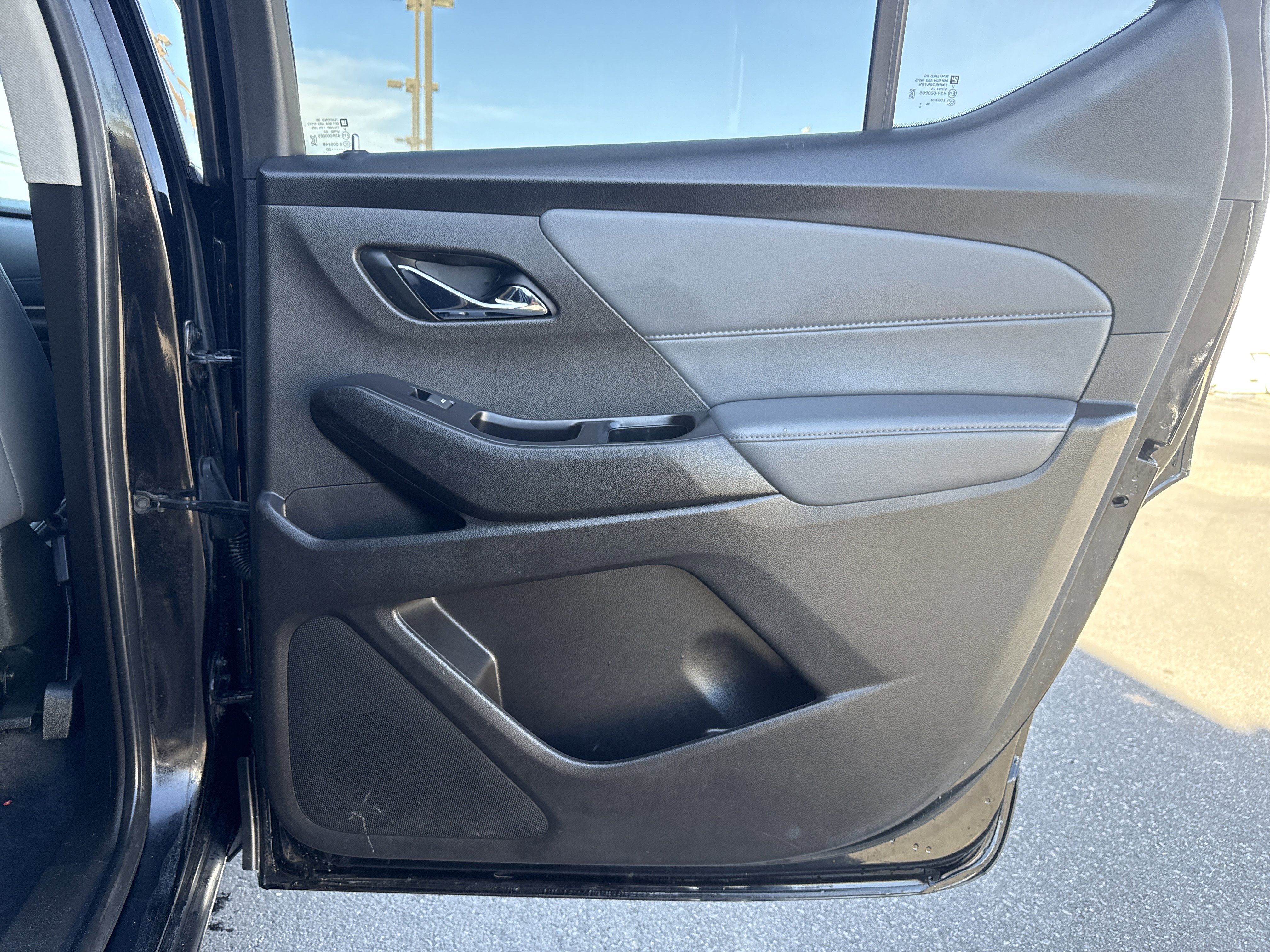 Used 2020 Chevrolet Traverse LT image 12