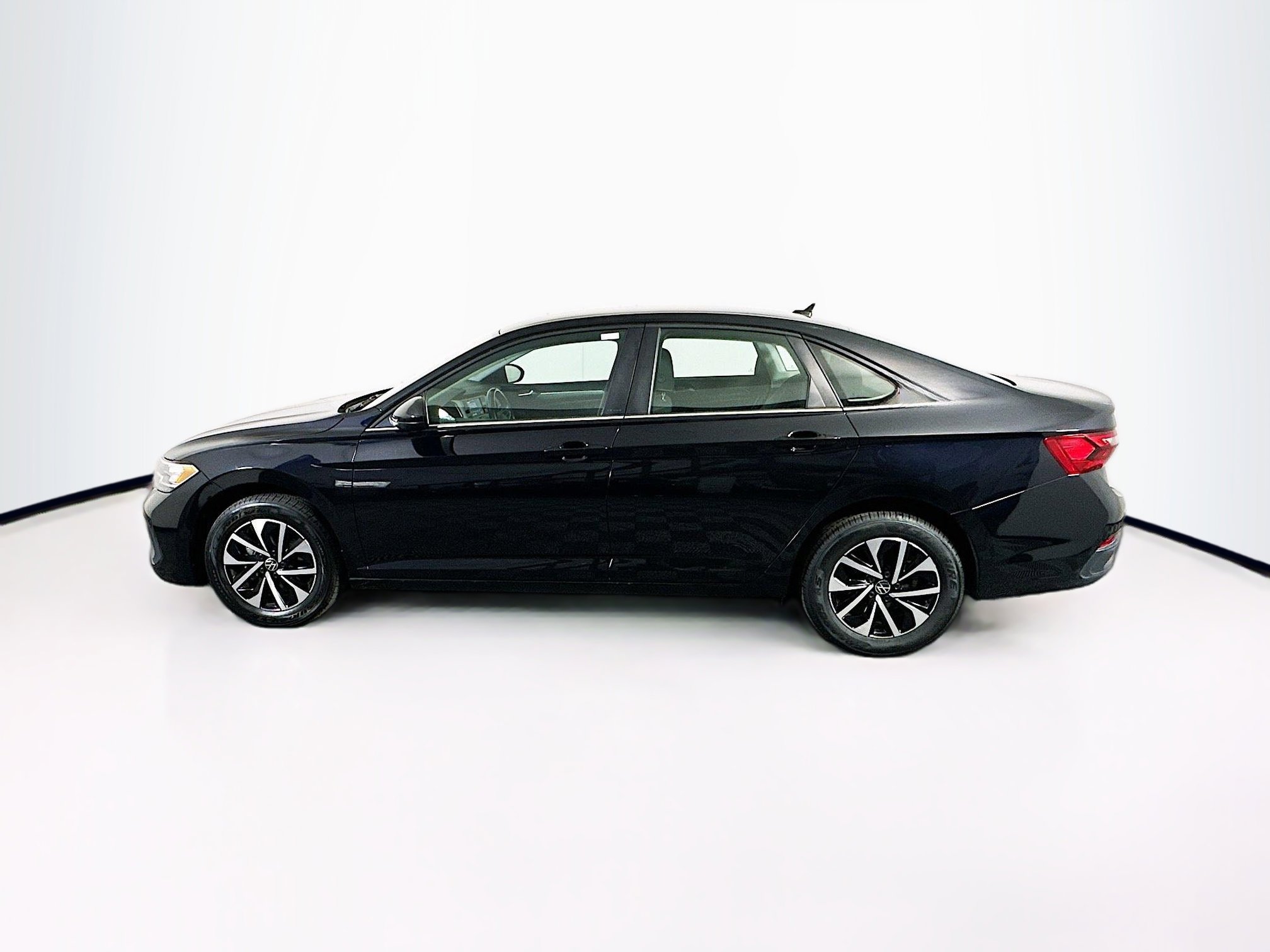 Used 2024 Volkswagen Jetta S image 4