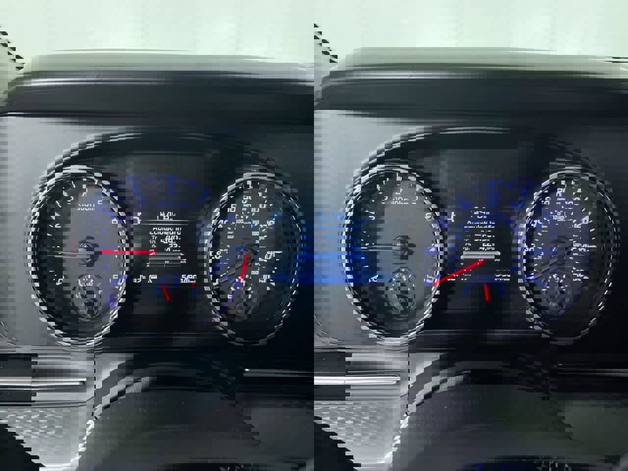 Used 2024 Kia Carnival LX image 23