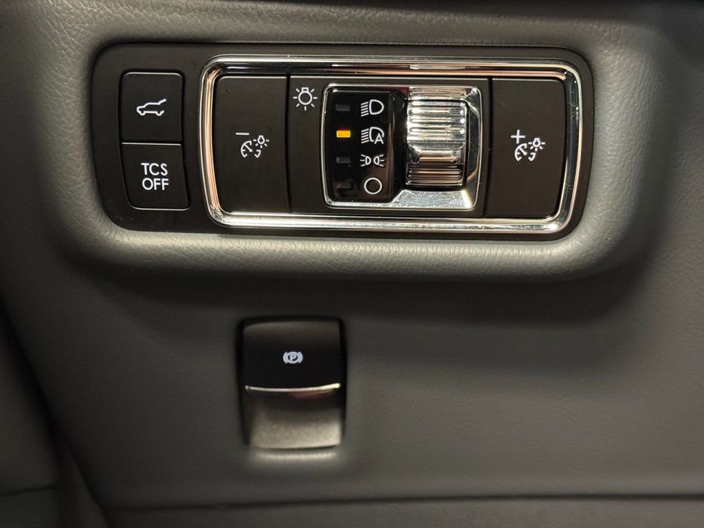 Used 2023 Lincoln Nautilus Reserve image 32