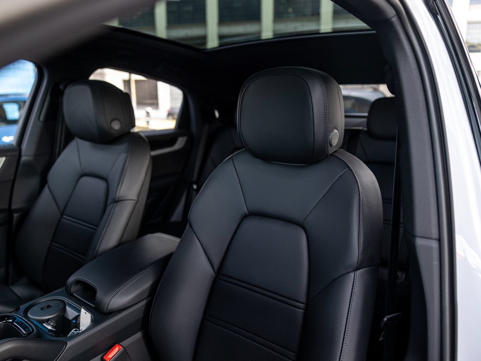 New 2026 Porsche Cayenne Coupe AWD/4WD image 5