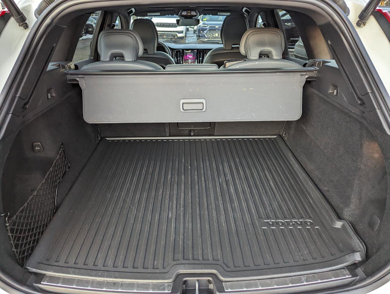 Used 2022 Volvo XC60 B5 R-Design w/ Advanced Package image 42