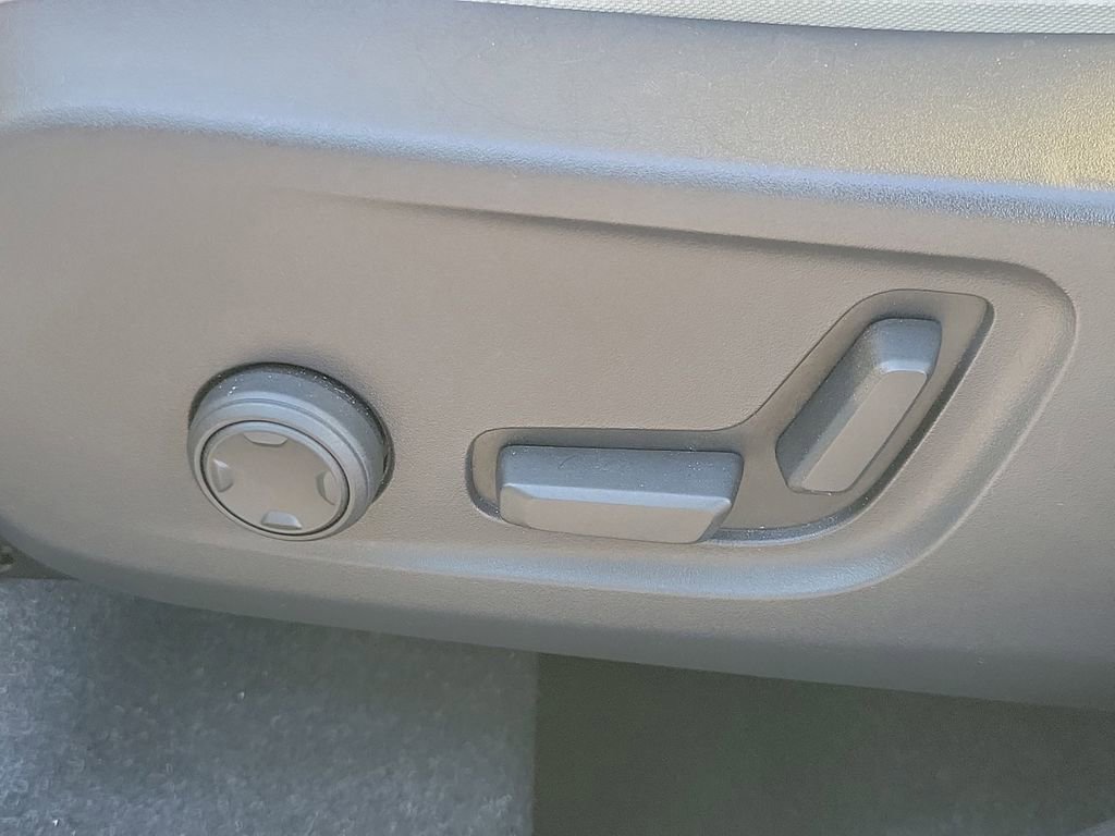 Used 2022 Volvo XC40 T4 Inscription w/ Protection Package image 20