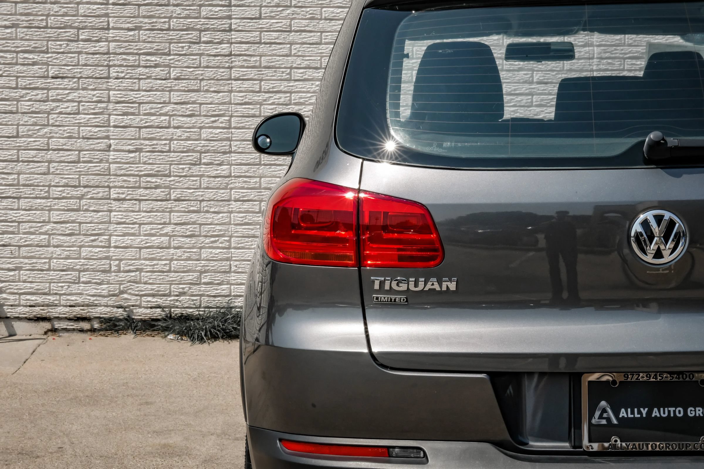 Used 2018 Volkswagen Tiguan Limited w/ Premium Package FWD image 48