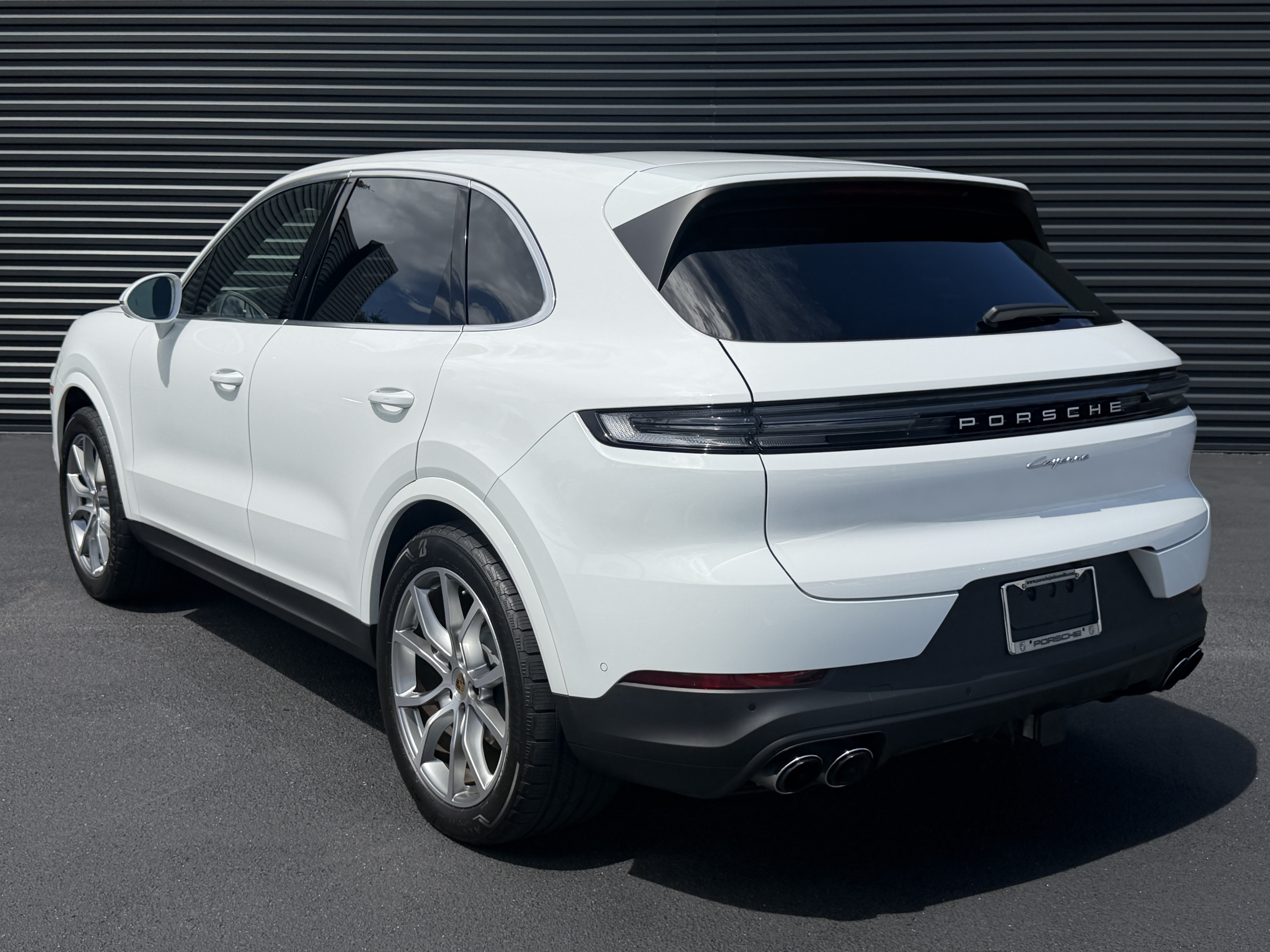 Used 2024 Porsche Cayenne AWD/4WD image 3