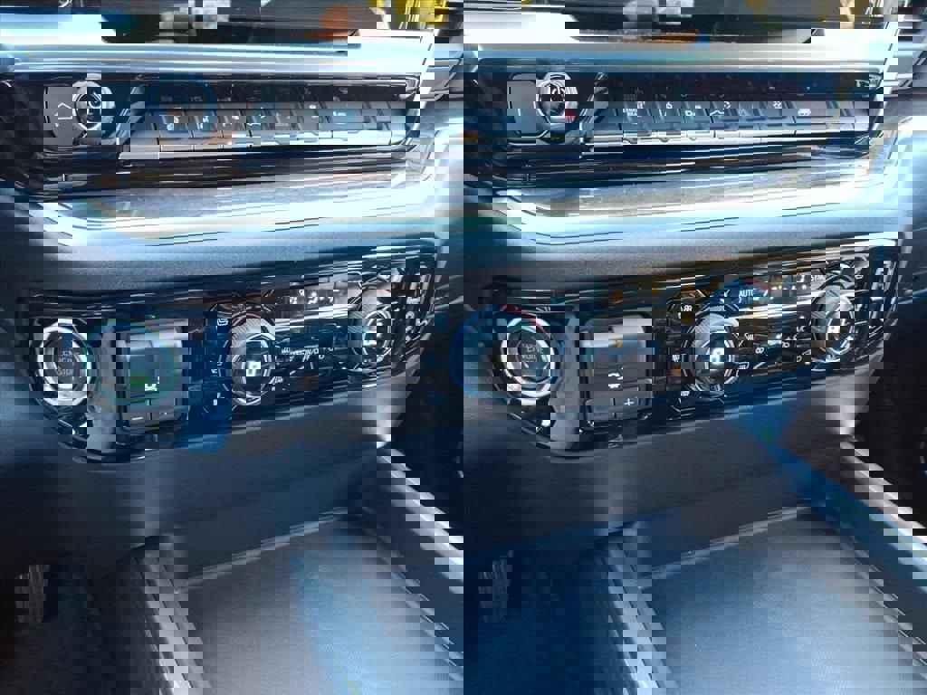 New 2026 Chevrolet Silverado 2500 LTZ w/ LTZ Convenience Package image 18