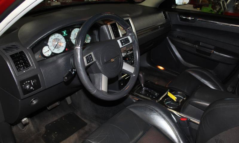 Used 2010 Chrysler 300 S image 18