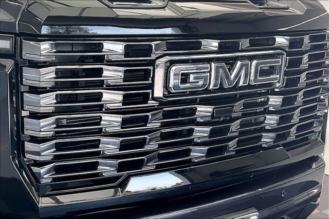 Used 2024 GMC Sierra 2500 Denali Ultimate AWD/4WD image 30