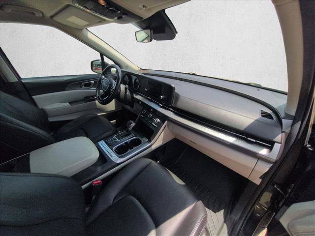 Used 2023 Kia Carnival LX FWD image 19