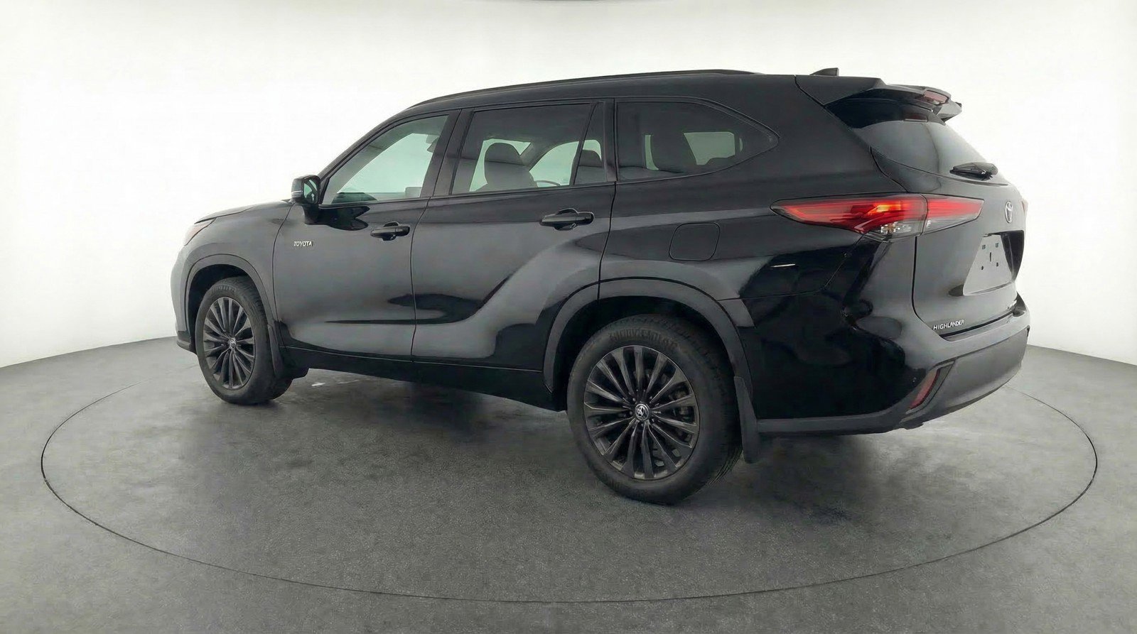 Used 2025 Toyota Highlander XSE image 6