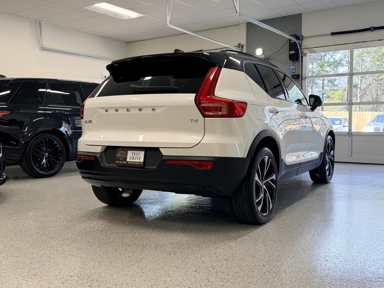 Used 2021 Volvo XC40 T4 R-Design w/ Advanced Package image 8