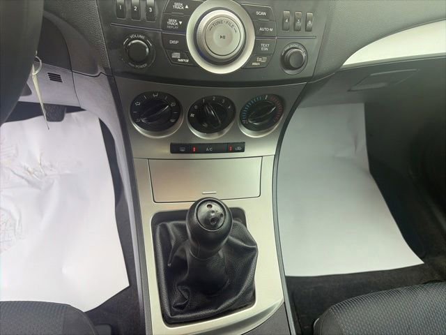 Used 2011 MAZDA MAZDA3 i Touring FWD image 16