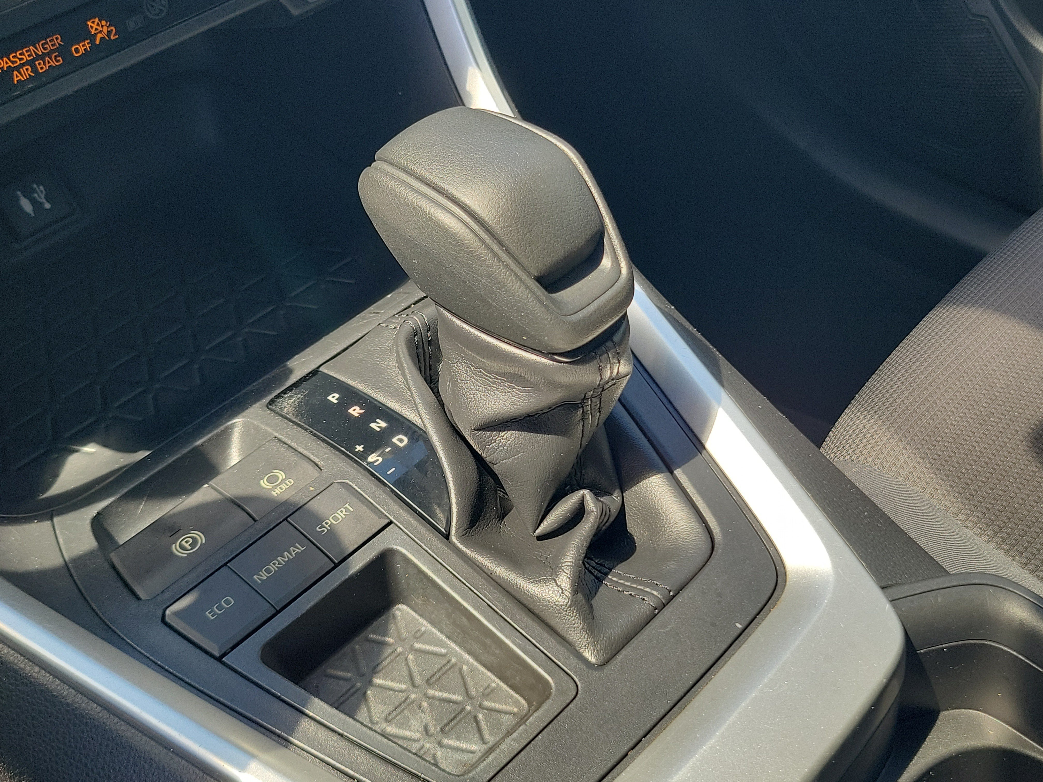 Used 2019 Toyota RAV4 LE FWD image 24