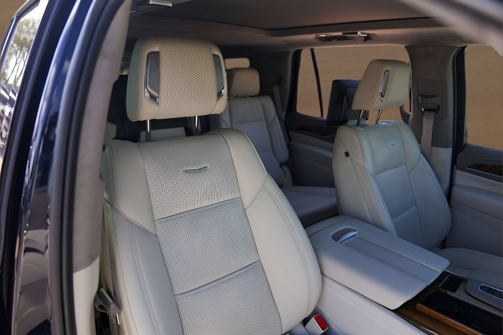 Certified 2024 Cadillac Escalade Premium Luxury Platinum AWD/4WD image 33