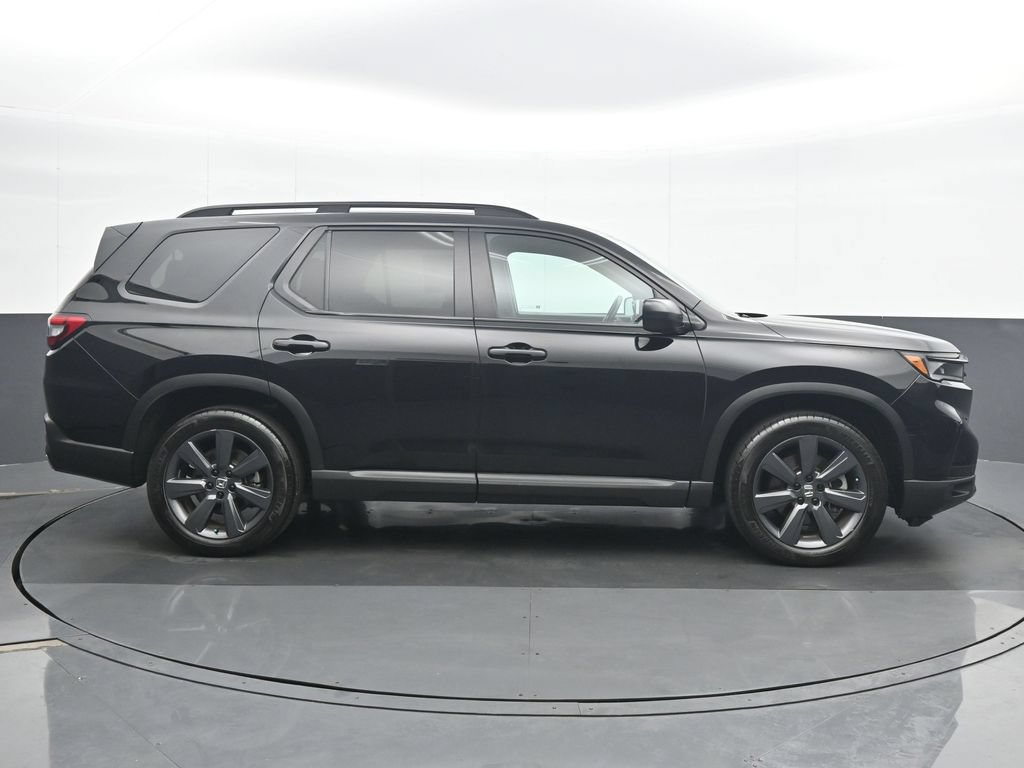 Used 2025 Honda Pilot Sport image 7
