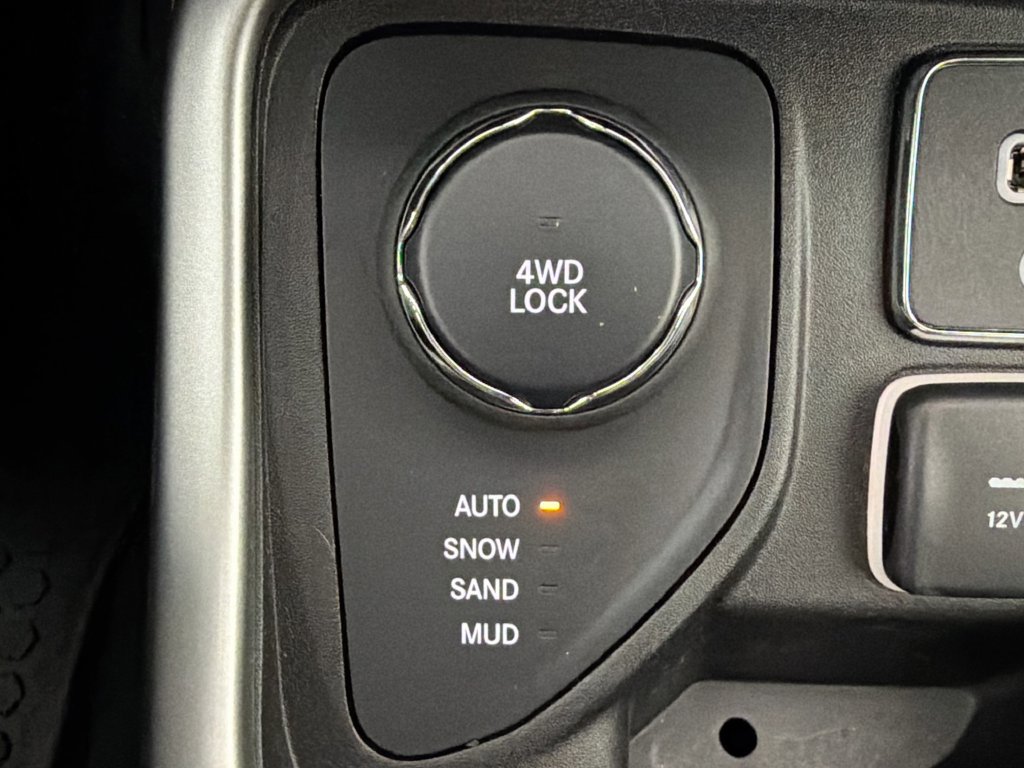 Used 2018 Jeep Compass Latitude w/ Popular Equipment Group AWD/4WD image 32