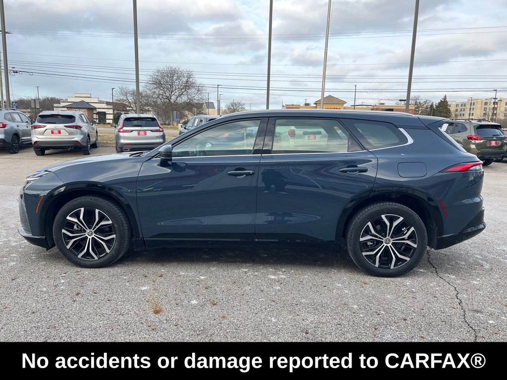 Used 2025 Toyota Crown Signia image 2