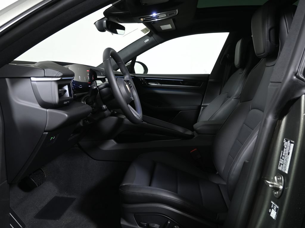 New 2026 Porsche Macan 4 Electric AWD/4WD image 5