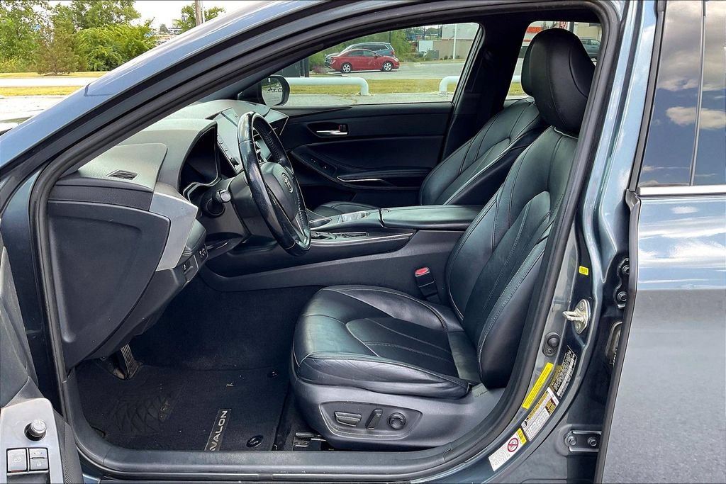 Used 2019 Toyota Avalon XLE FWD image 21