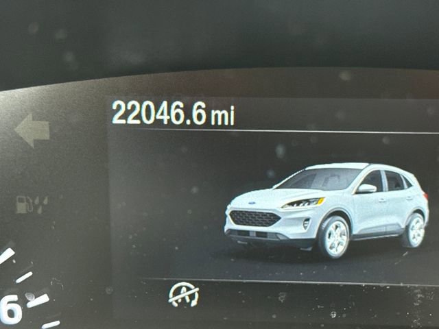 Used 2020 Ford Escape SE image 18