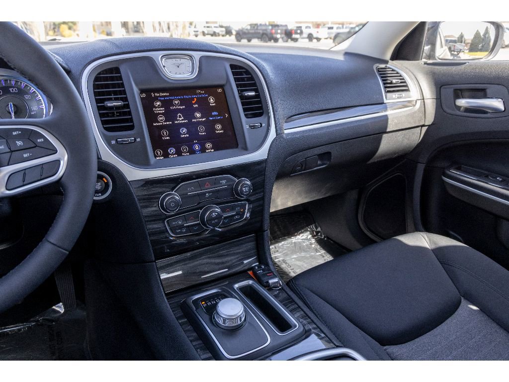 Used 2022 Chrysler 300 Touring w/ Sport Appearance Package image 24