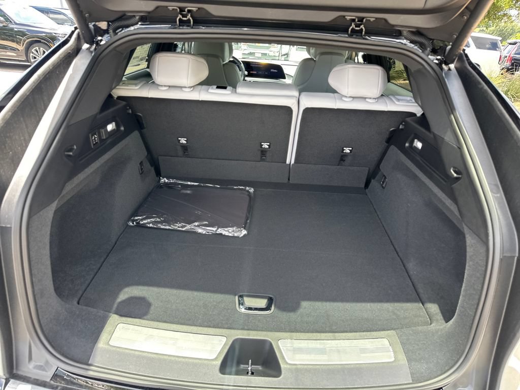 New 2026 Cadillac Lyriq Premium Luxury w/ LPO, Floor Liner Package AWD/4WD image 40