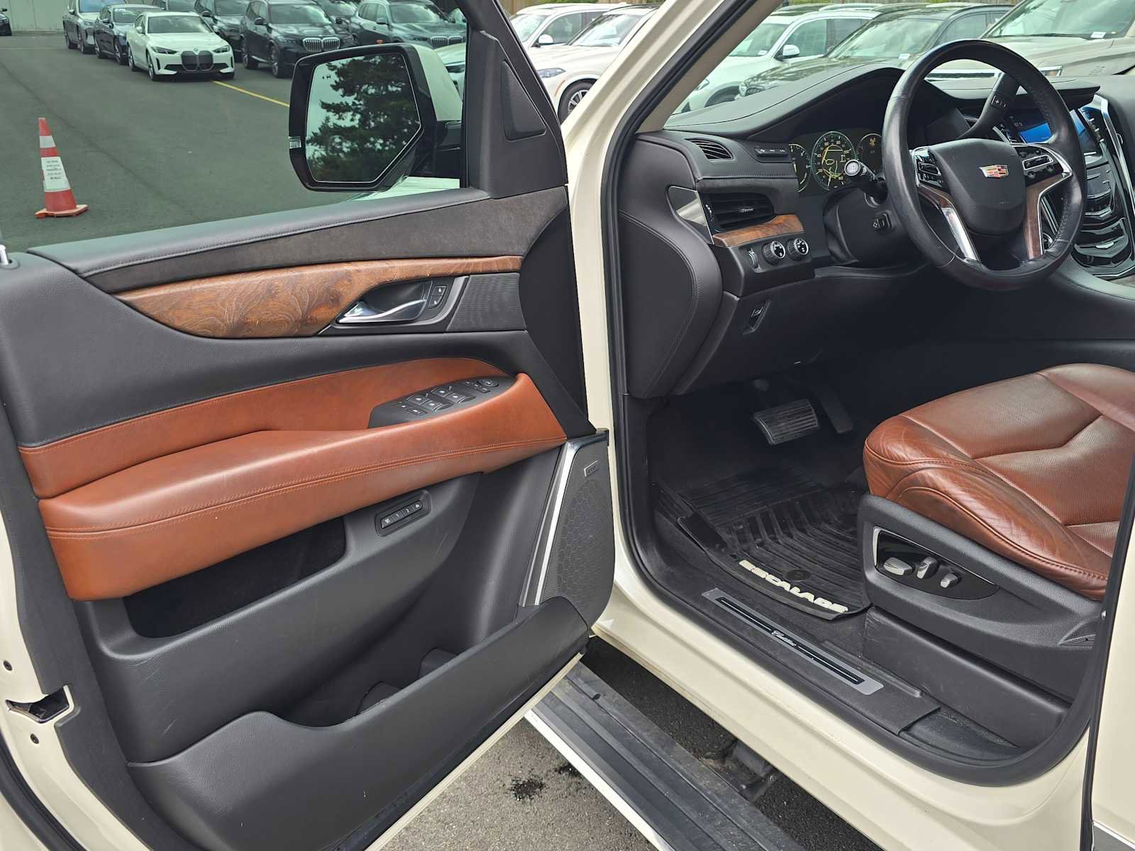 Used 2015 Cadillac Escalade Premium AWD/4WD image 20