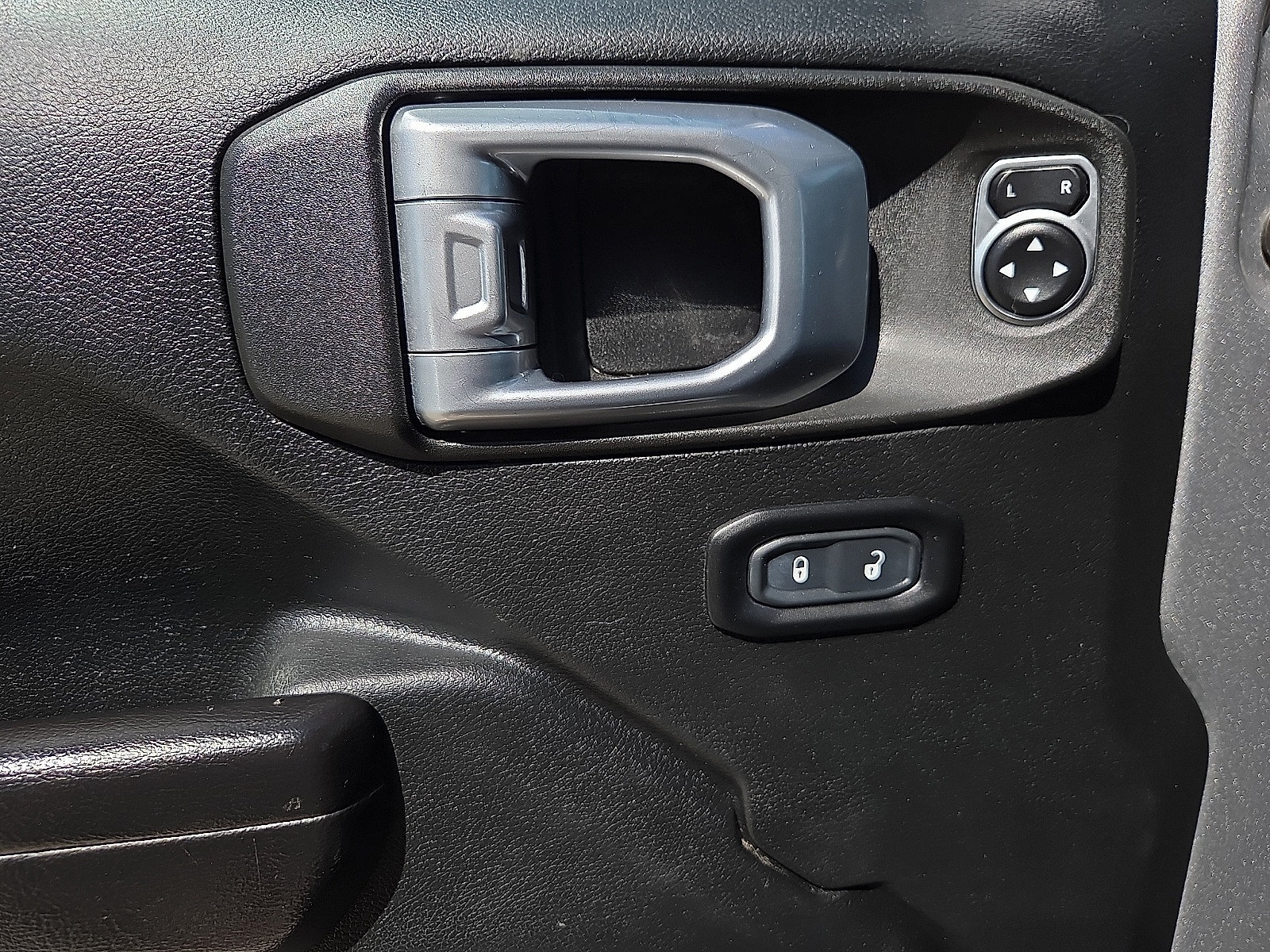Used 2020 Jeep Wrangler Unlimited Sport AWD/4WD image 13