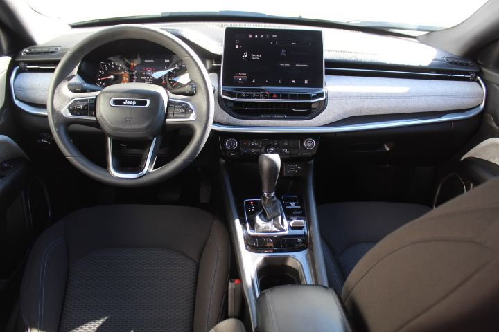 Used 2024 Jeep Compass Sport image 26