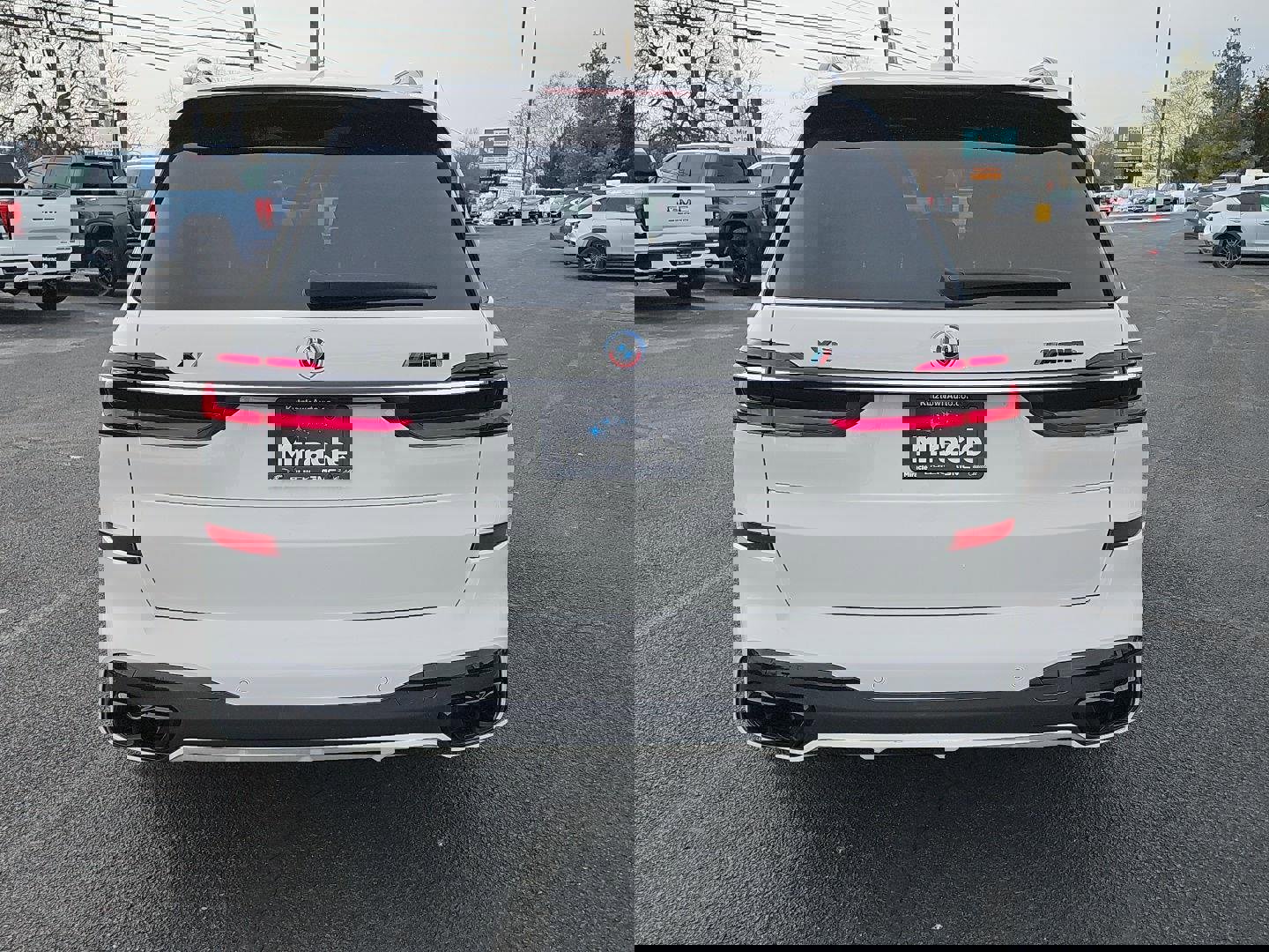 Used 2023 BMW X7 M60i w/ Executive Package image 11