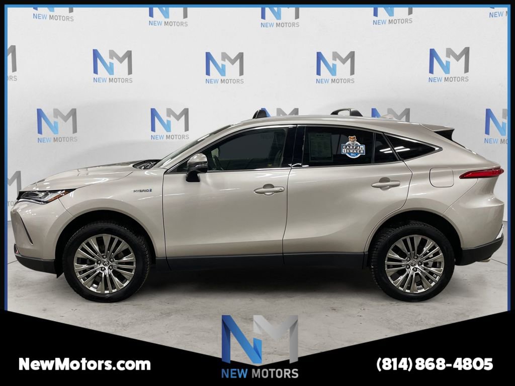 Used 2021 Toyota Venza XLE w/ Softex Package image 2