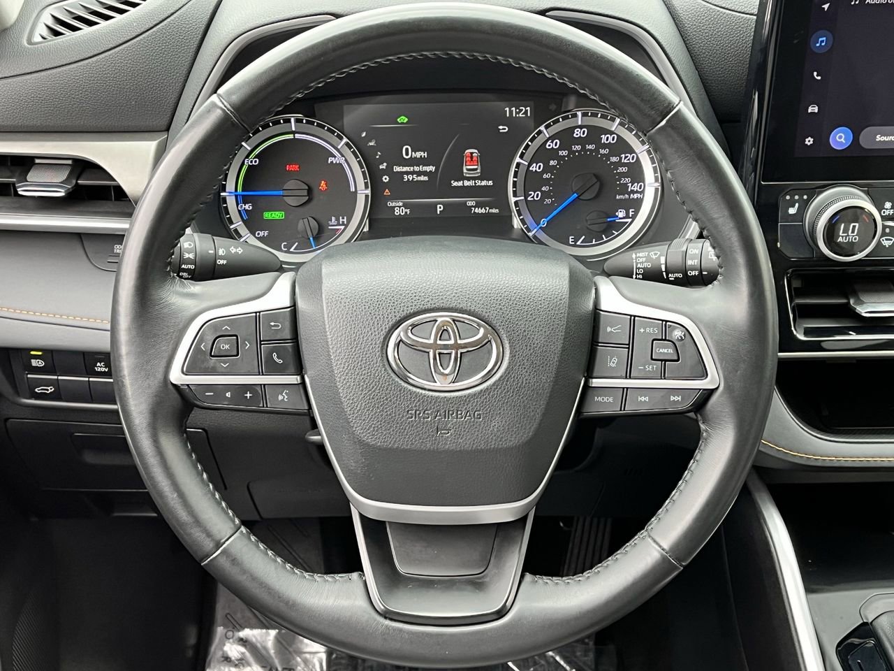 Used 2023 Toyota Highlander Bronze Edition FWD image 11